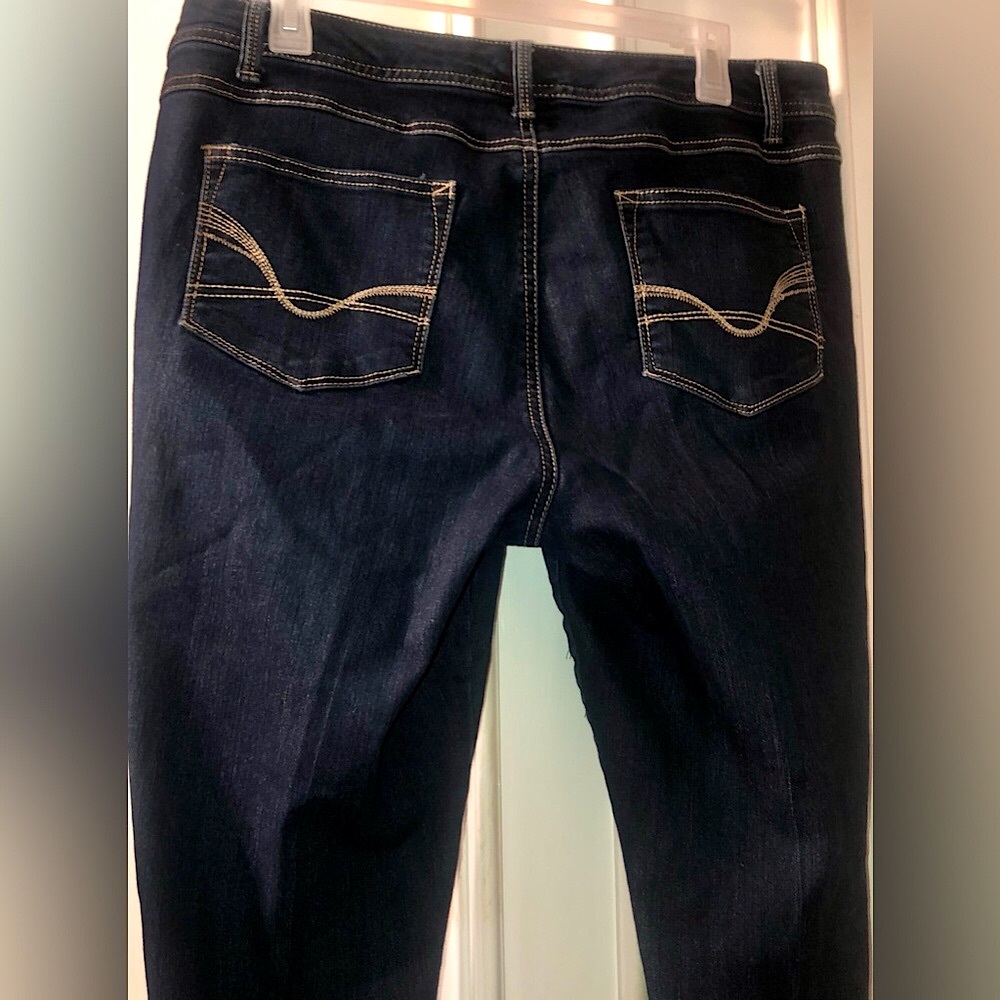 Roz & Ali Denim Stretchy Capri Women’s Size 14W Dark Wash Blue Jean Stretchy
